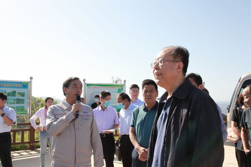 
				   
					河南省人大常委會(huì)黨組副書記、副主任馬懿一行到洛陽黃河同力調(diào)研
				 